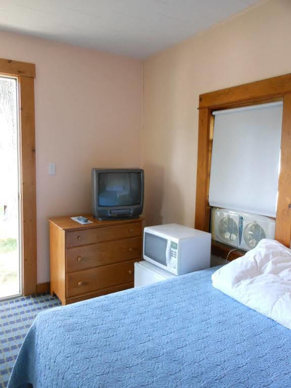 Hotel Katahdin Cabins Millinocket Exterior foto